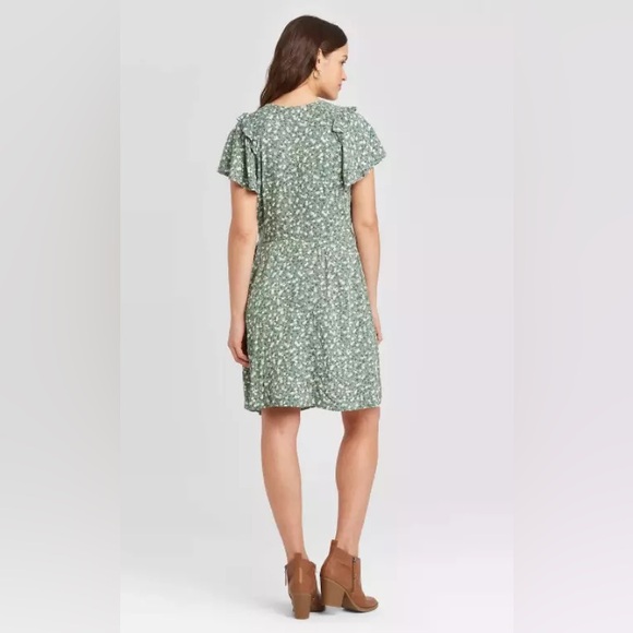 Universal Thread Green Floral Wrap Dress - Picture 2 of 6